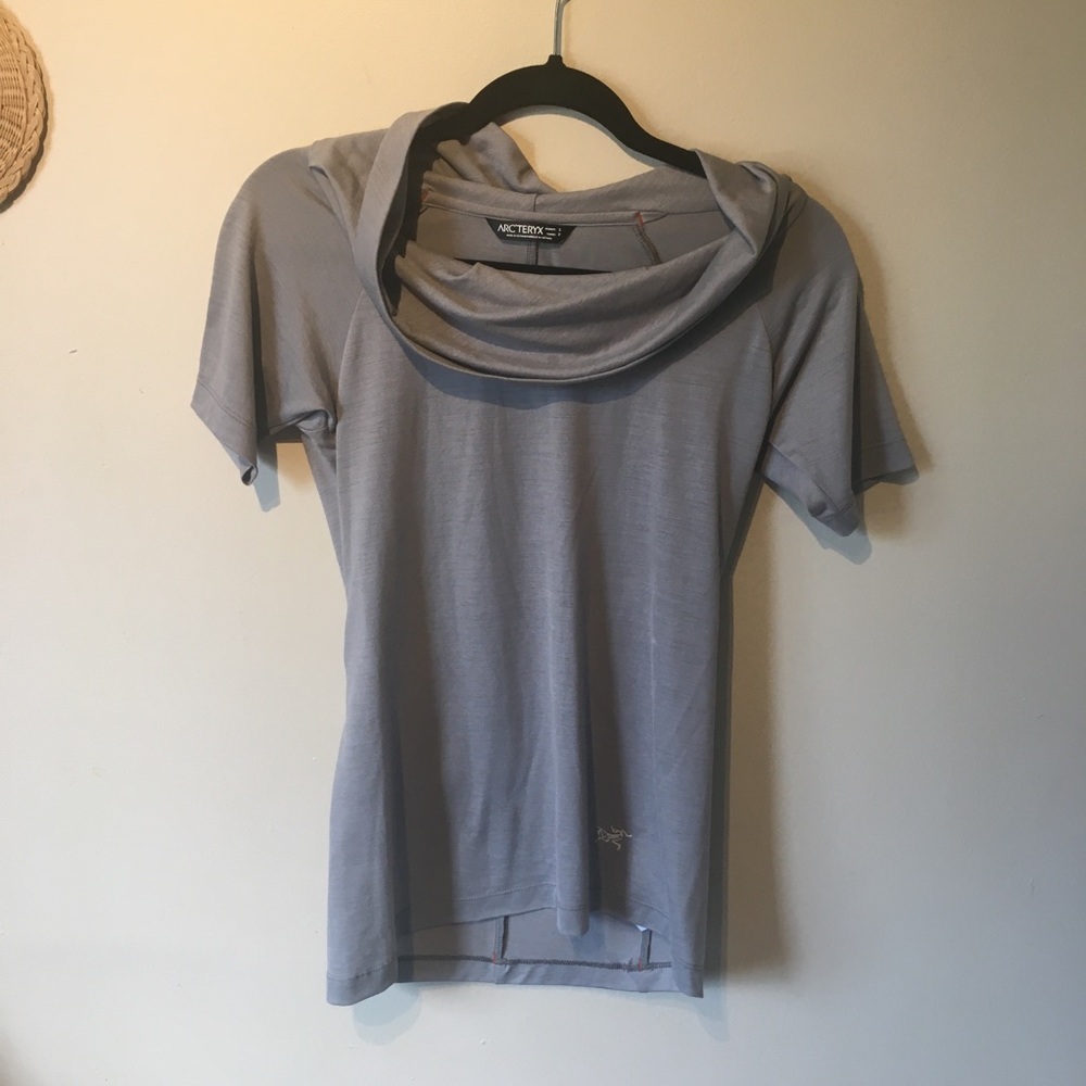 Arc treyx size small crow neck gray shortsl top.